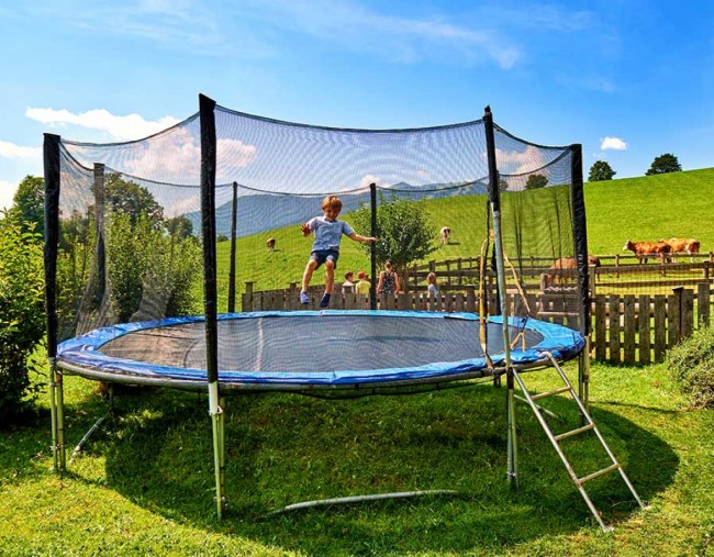 Trampolin am Kinderspielplatz