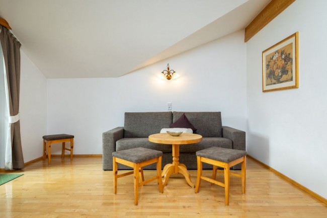 Wohnzimmer mit Couch