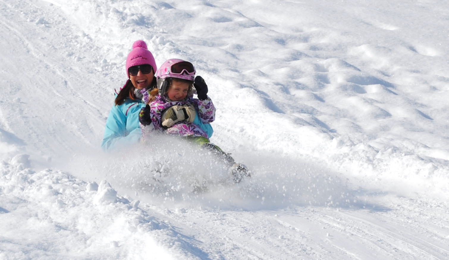 Rodeln und Spaß haben am Hügel hinter dem Haus am Ransburggut in Flachau, Ski amadé