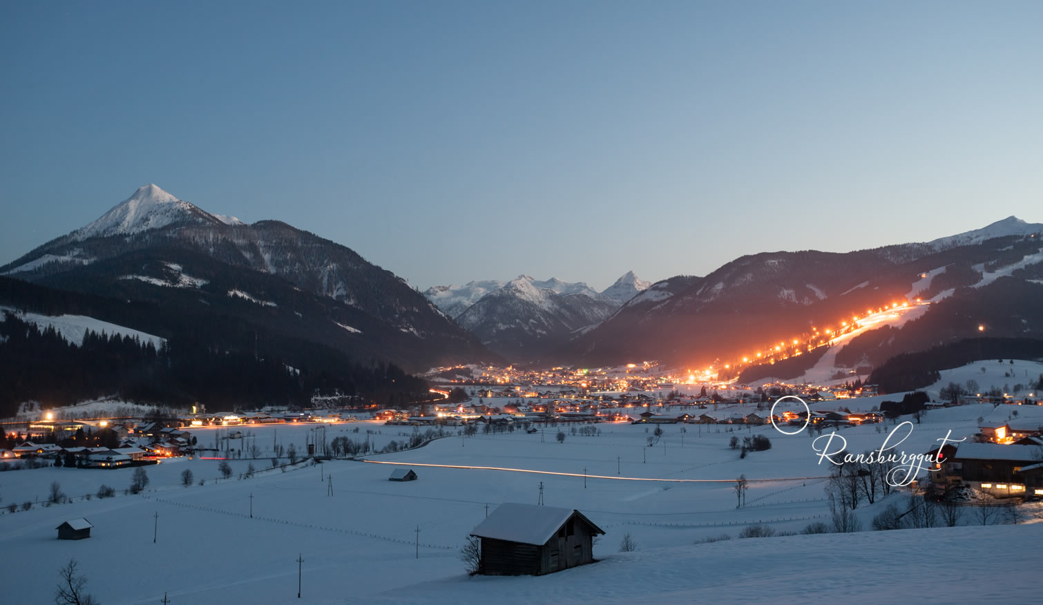 Ortsansicht von Flachau bei Nacht im Winter © Flachau Tourismus