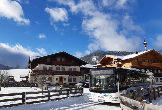 Skibus hält direkt vor der Haustüre in Flachau-Reitdorf