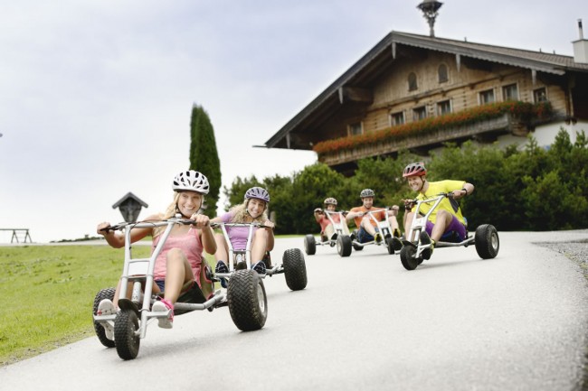 Mit dem Mountaincart gehts schnell bergab © Flachau Tourismus