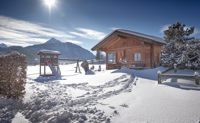 Toben im Schnee für die Kids im Winterurlaub